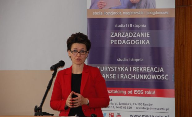 Pani dr Barbara Klasińska w trakcie wystąpienia